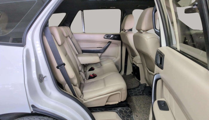 2018 Ford Endeavour TITANIUM 3.2 4X4 AT, Diesel, Automatic, 94,865 km, Right Side Rear Door Cabin