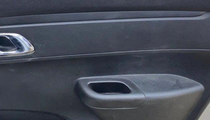 2018 Renault Kwid RXT 0.8 (O), Petrol, Manual, 34,534 km, Driver Side Door Panels Control