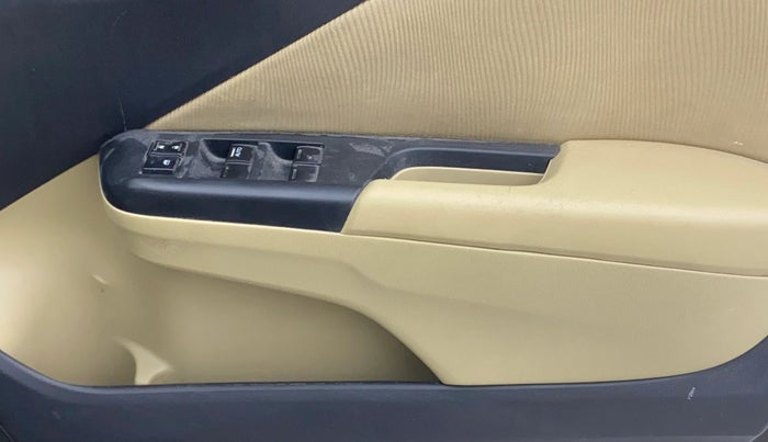 2014 Honda City 1.5L I-VTEC V MT, Petrol, Manual, 1,29,990 km, Driver Side Door Panels Control