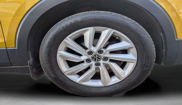 2022 Volkswagen TAIGUN HIGHLINE 1.0 TSI AT, Petrol, Automatic, 38,709 km, Right Front Wheel