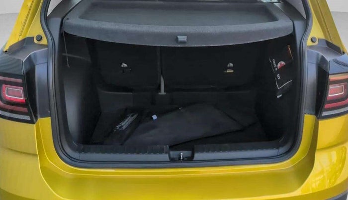 2022 Volkswagen TAIGUN HIGHLINE 1.0 TSI AT, Petrol, Automatic, 38,709 km, Boot Inside