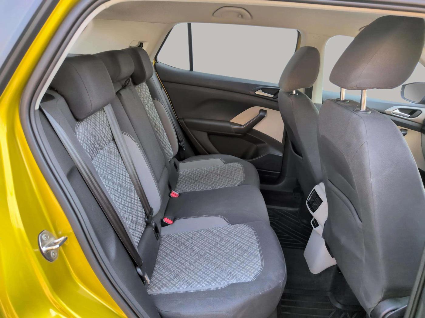 2022 Volkswagen TAIGUN HIGHLINE 1.0 TSI AT, Petrol, Automatic, 38,709 km, Right Side Rear Door Cabin