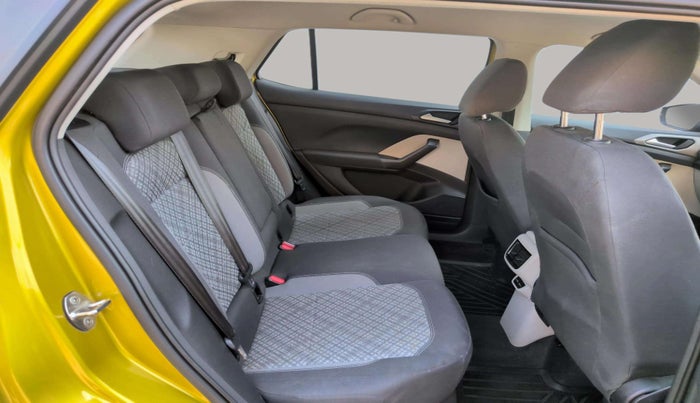 2022 Volkswagen TAIGUN HIGHLINE 1.0 TSI AT, Petrol, Automatic, 38,709 km, Right Side Rear Door Cabin