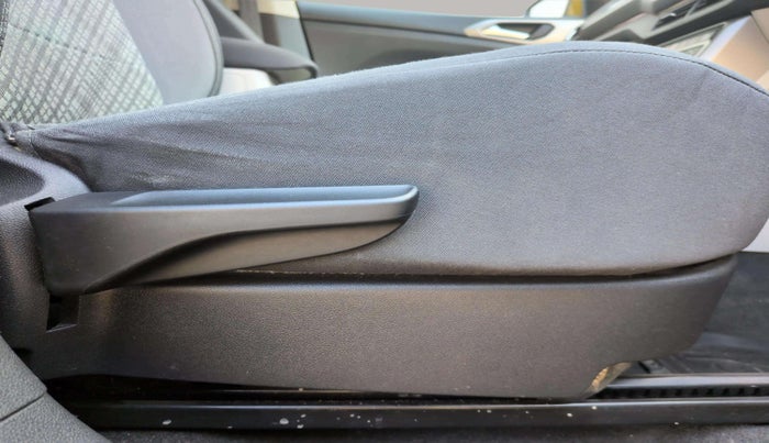 2022 Volkswagen TAIGUN HIGHLINE 1.0 TSI AT, Petrol, Automatic, 38,709 km, Driver Side Adjustment Panel