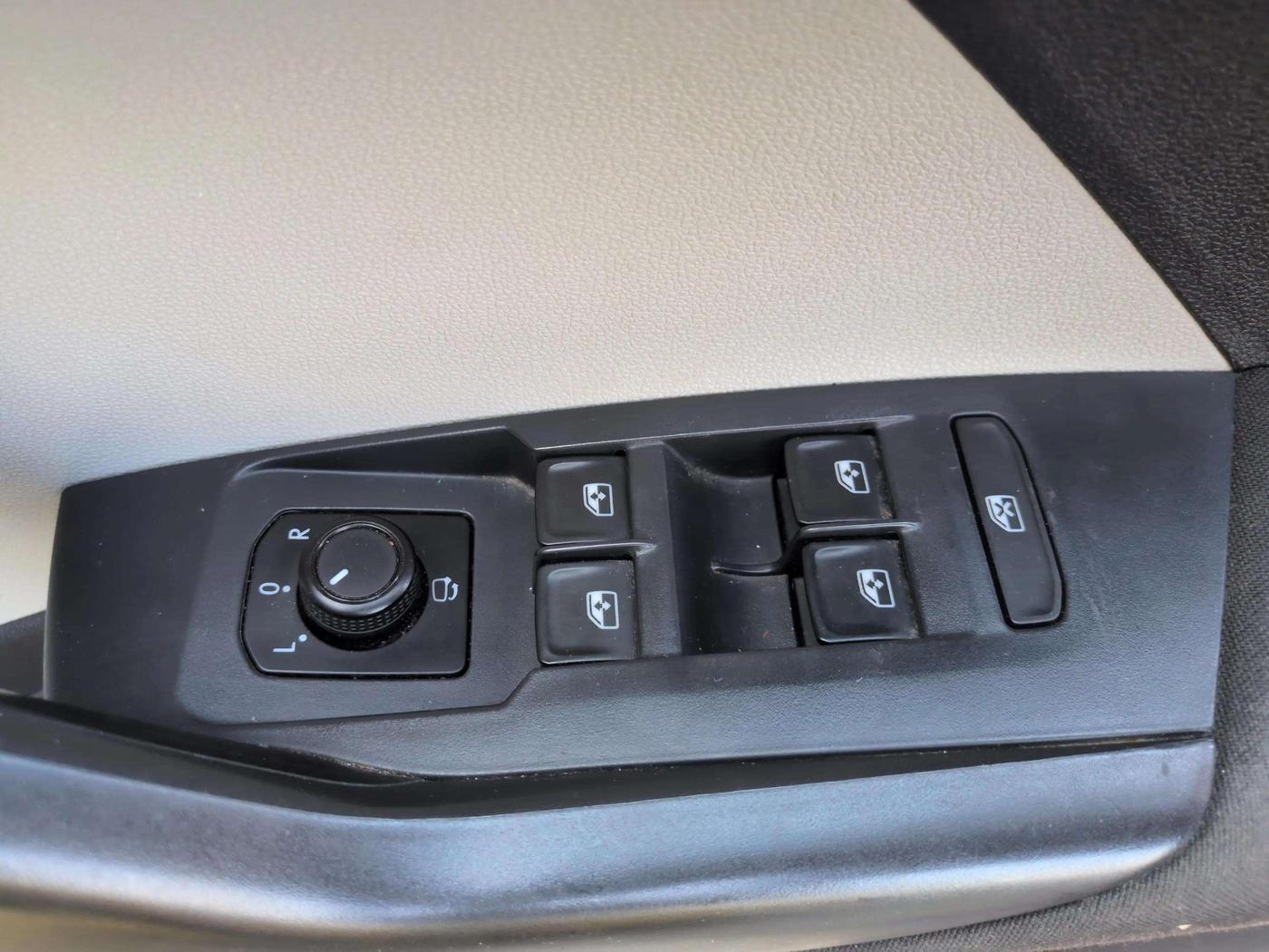 2022 Volkswagen TAIGUN HIGHLINE 1.0 TSI AT, Petrol, Automatic, 38,709 km, Driver Side Door Panels Control