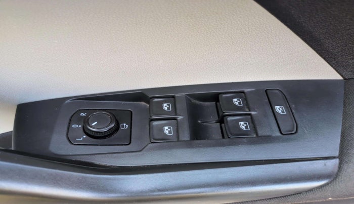 2022 Volkswagen TAIGUN HIGHLINE 1.0 TSI AT, Petrol, Automatic, 38,709 km, Driver Side Door Panels Control