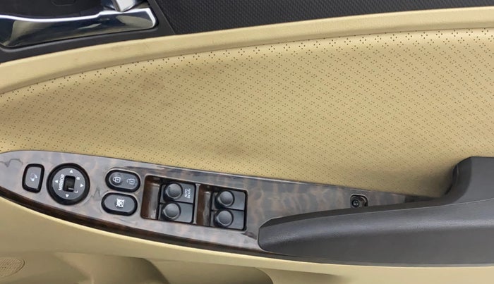 2013 Hyundai Verna FLUIDIC 1.6 CRDI SX, Diesel, Manual, 1,07,728 km, Driver Side Door Panels Control