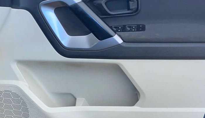 2022 Tata Safari XM, Diesel, Manual, 28,697 km, Driver Side Door Panels Control