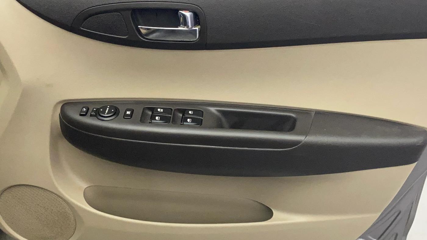 2012 Hyundai i20 SPORTZ 1.4 CRDI, Diesel, Manual, 44,229 km, Driver Side Door Panels Control