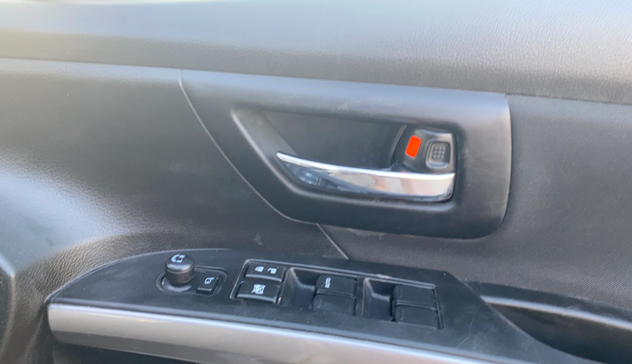 2020 Maruti S Cross DELTA 1.5, Petrol, Manual, 11,656 km, Driver Side Door Panels Control