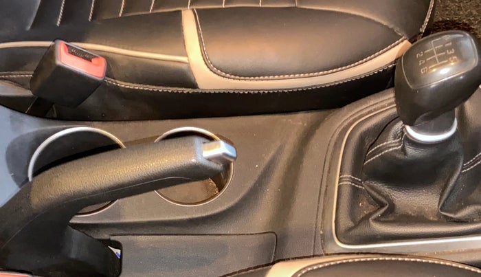 2018 Hyundai Verna 1.6 CRDI SX, Diesel, Manual, 1,20,918 km, Gear Lever