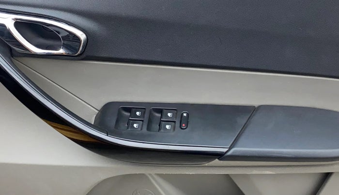 2017 Tata Tiago XZA PETROL, Petrol, Automatic, 14,836 km, Driver Side Door Panels Control