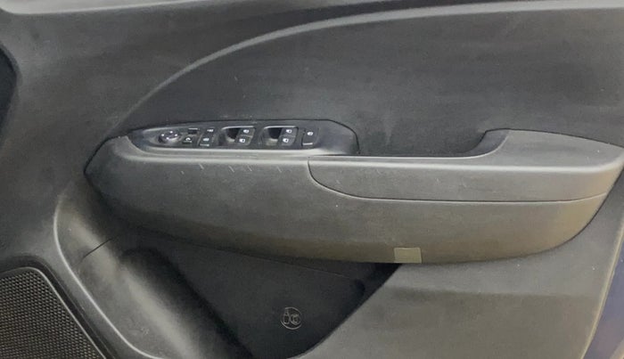 2020 Hyundai VENUE SX 1.0 TURBO, Petrol, Manual, 60,493 km, Driver Side Door Panels Control