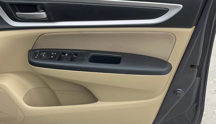 2023 Honda Amaze 1.2L I-VTEC S, Petrol, Manual, 16,210 km, Driver Side Door Panels Control