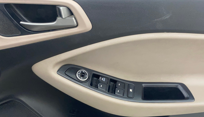 2018 Hyundai Elite i20 MAGNA EXECUTIVE 1.2, Petrol, Manual, 67,356 km, Driver Side Door Panels Control