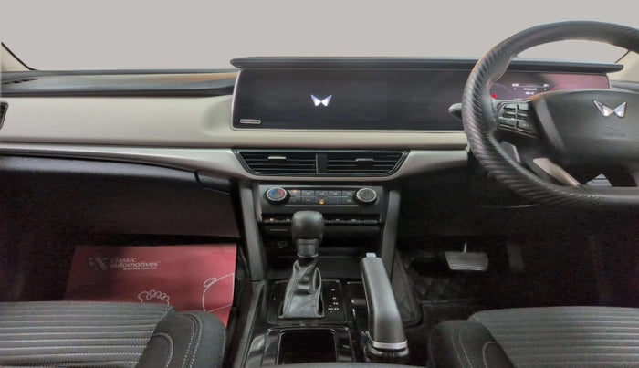 2022 Mahindra XUV700 AX 5 P AT 5 STR, Petrol, Automatic, 34,631 km, Air Conditioner