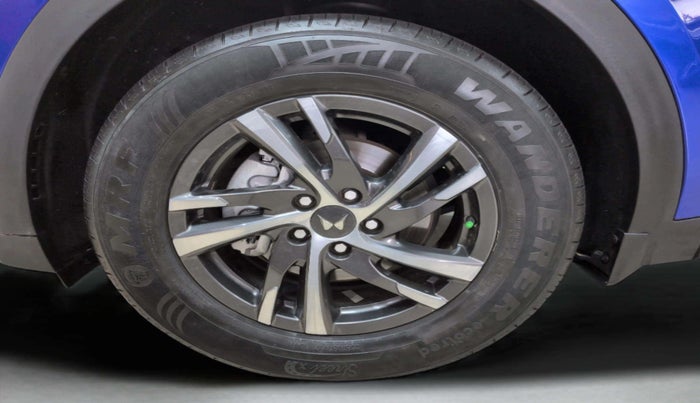 2022 Mahindra XUV700 AX 5 P AT 5 STR, Petrol, Automatic, 34,631 km, Left Front Wheel