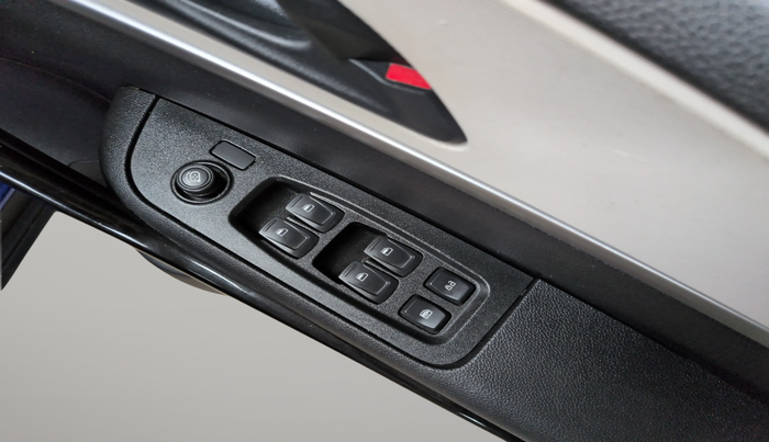 2022 Mahindra XUV700 AX 5 P AT 5 STR, Petrol, Automatic, 34,631 km, Driver Side Door Panels Control