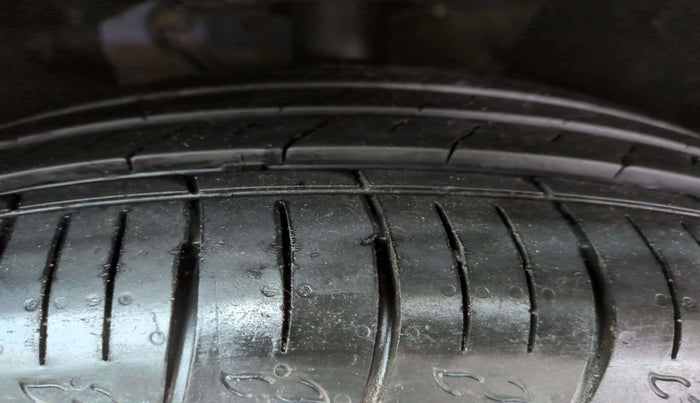 2022 Mahindra XUV700 AX 5 P AT 5 STR, Petrol, Automatic, 34,631 km, Right Rear Tyre Tread