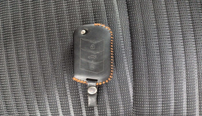 2022 Mahindra XUV700 AX 5 P AT 5 STR, Petrol, Automatic, 34,631 km, Key Close Up