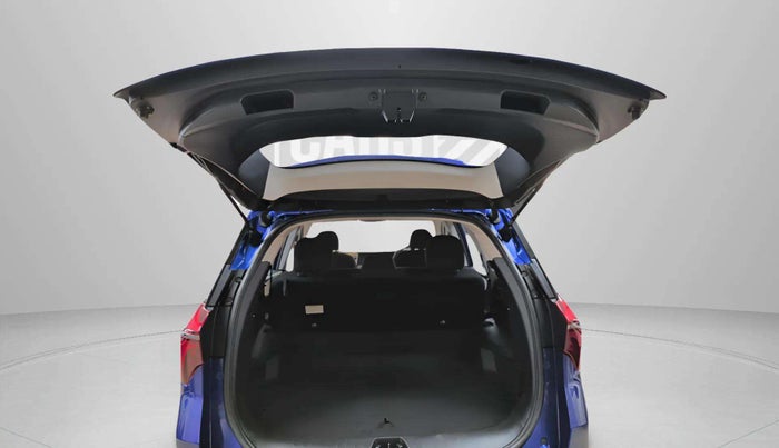 2022 Mahindra XUV700 AX 5 P AT 5 STR, Petrol, Automatic, 34,631 km, Boot Door Open