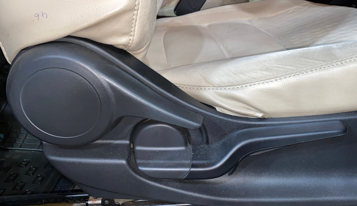 2022 Honda Amaze 1.2L I-VTEC VX CVT, Petrol, Automatic, 14,306 km, Driver Side Adjustment Panel