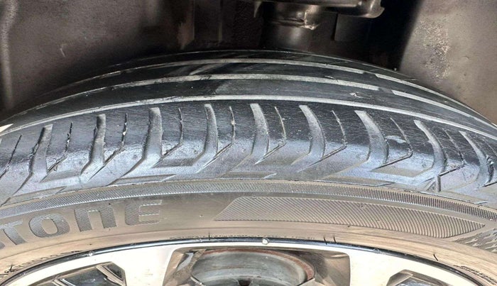 2021 Jeep Compass MODEL S (O) 1.4 PETROL DCT, Petrol, Automatic, 51,279 km, Left Front Tyre Tread