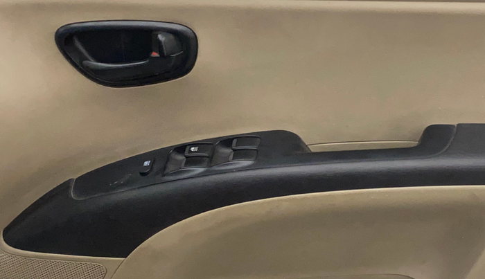 2013 Hyundai i10 MAGNA 1.1, Petrol, Manual, 1,19,983 km, Driver Side Door Panels Control