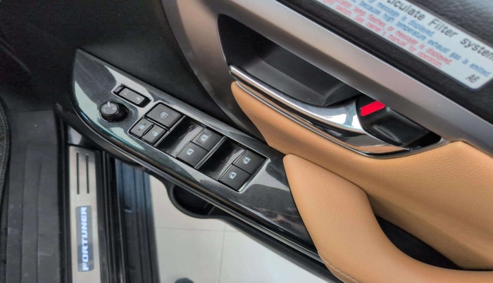 2021 Toyota Fortuner 2.8 4X2 AT, Diesel, Automatic, 39,779 km, Driver Side Door Panels Control