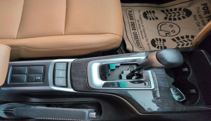 2021 Toyota Fortuner 2.8 4X2 AT, Diesel, Automatic, 39,779 km, Gear Lever