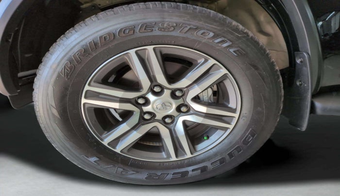 2021 Toyota Fortuner 2.8 4X2 AT, Diesel, Automatic, 39,779 km, Right Front Wheel