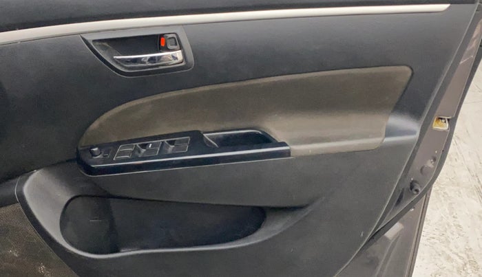 2017 Maruti Swift ZXI, Petrol, Manual, 1,32,487 km, Driver Side Door Panels Control