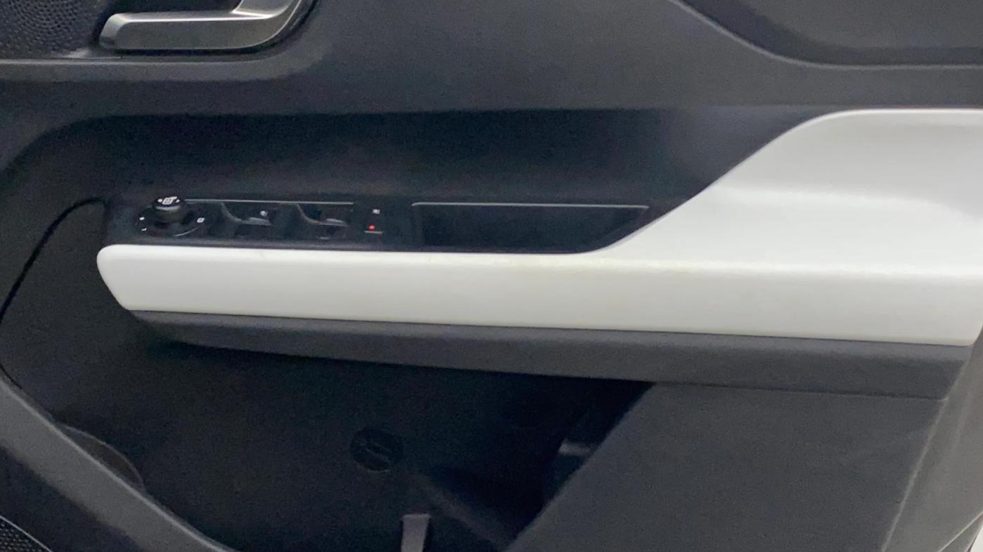 2021 Tata PUNCH CREATIVE  AMT, Petrol, Automatic, 69,002 km, Driver Side Door Panels Control