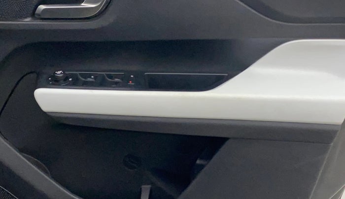 2021 Tata PUNCH CREATIVE  AMT, Petrol, Automatic, 69,002 km, Driver Side Door Panels Control