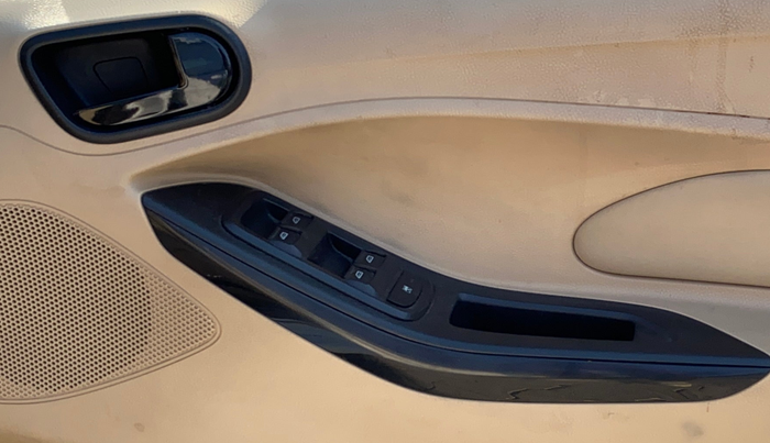 2018 Ford Figo Aspire Titanium 1.2 Ti-VCT Opt, Petrol, Manual, 33,865 km, Driver Side Door Panels Control