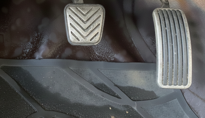 2015 Hyundai Eon D-LITE+, CNG, Manual, 1,10,658 km, Pedals