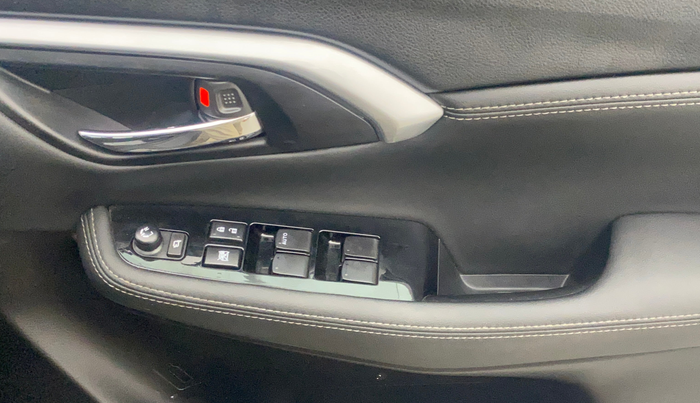 2023 Toyota URBAN CRUISER HYRYDER V HYBRID, Hybrid, Automatic, 33,241 km, Driver Side Door Panels Control