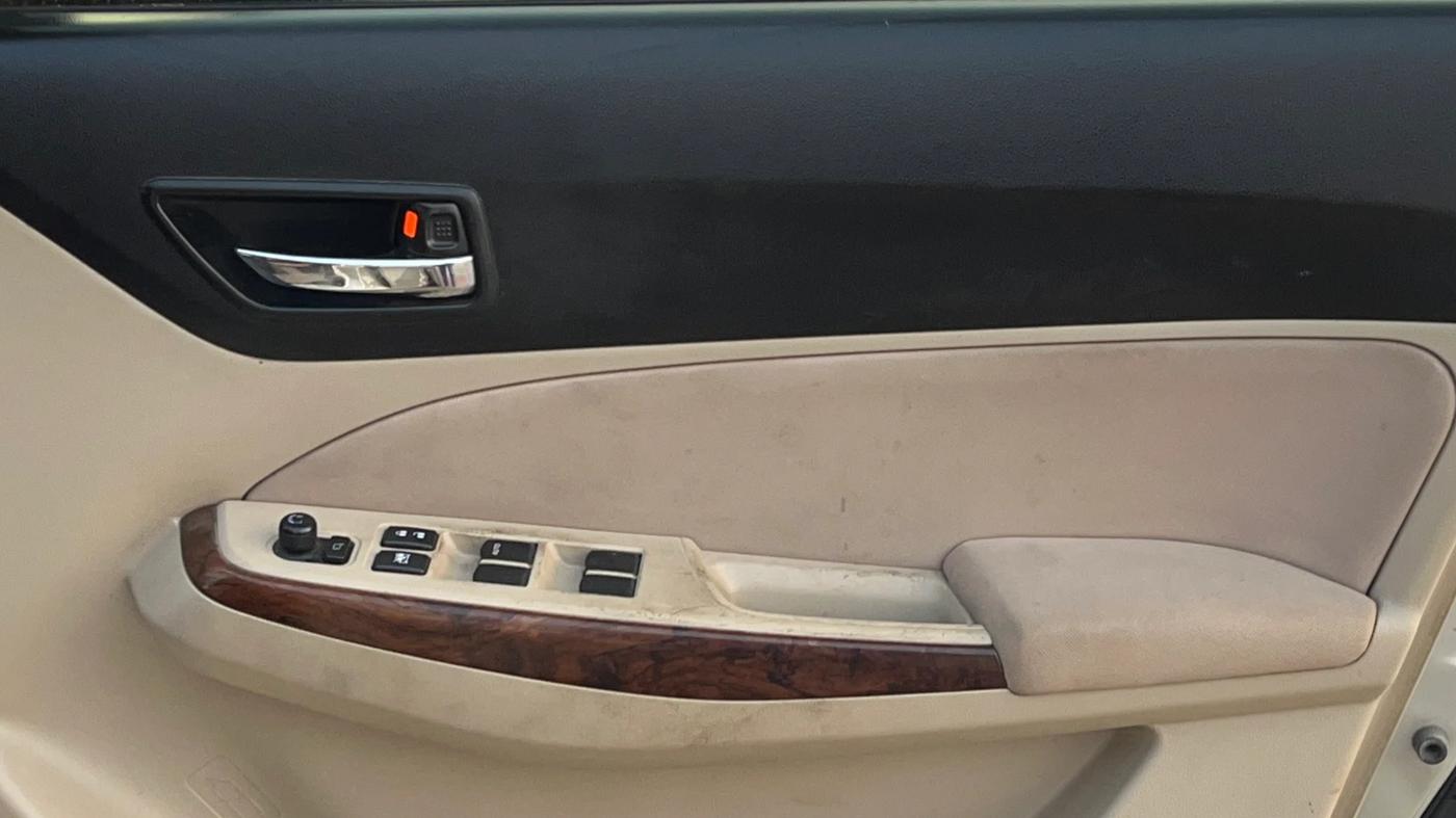 2018 Maruti Dzire ZXI PLUS AMT, Petrol, Automatic, 1,32,185 km, Driver Side Door Panels Control