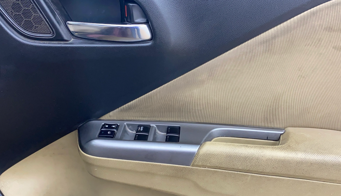 2015 Honda City 1.5L I-DTEC V, Diesel, Manual, 1,06,188 km, Driver Side Door Panels Control