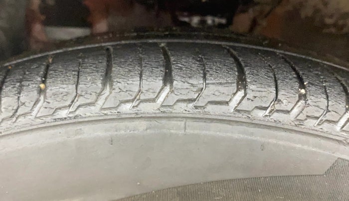 2017 Hyundai Elite i20 ASTA 1.4 CRDI, Diesel, Manual, 1,31,421 km, Left Front Tyre Tread