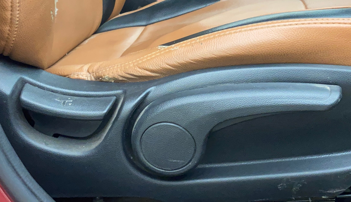 2017 Hyundai Elite i20 ASTA 1.4 CRDI, Diesel, Manual, 1,31,421 km, Driver Side Adjustment Panel