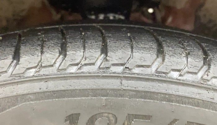 2017 Hyundai Elite i20 ASTA 1.4 CRDI, Diesel, Manual, 1,31,421 km, Right Front Tyre Tread