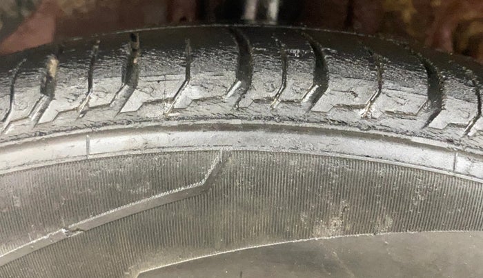 2017 Hyundai Elite i20 ASTA 1.4 CRDI, Diesel, Manual, 1,31,421 km, Right Rear Tyre Tread