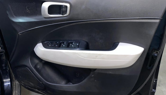 2024 Hyundai VENUE SX 1.5 CRDI, Diesel, Manual, 58,594 km, Driver Side Door Panels Control