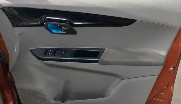 2017 Mahindra Kuv100 K6 6 STR, Petrol, Manual, 27,723 km, Driver Side Door Panels Control