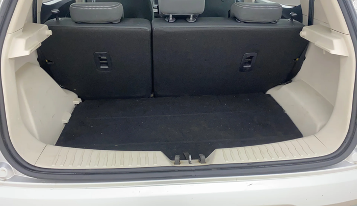 2019 Mahindra XUV300 W6 1.2 PETROL, Petrol, Manual, 36,925 km, Boot Inside