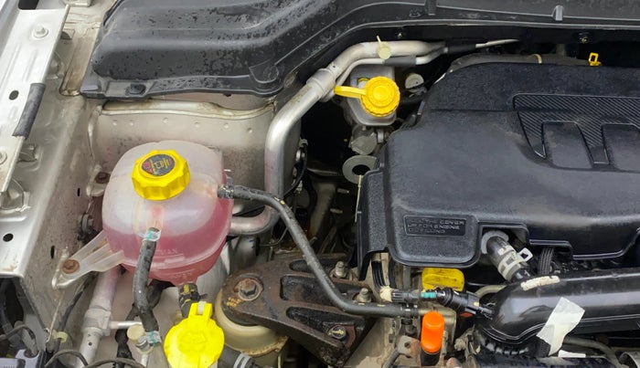 2019 Mahindra XUV300 W6 1.2 PETROL, Petrol, Manual, 36,925 km, Engine View - Right