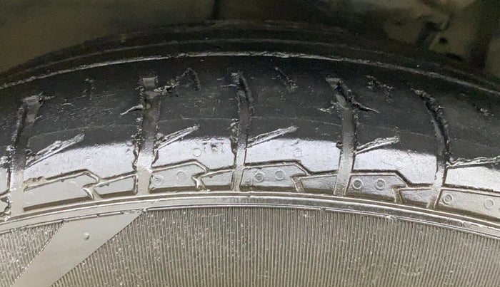 2018 Skoda Superb STYLE 1.8 TSI AT, Petrol, Automatic, 77,473 km, Left Front Tyre Tread