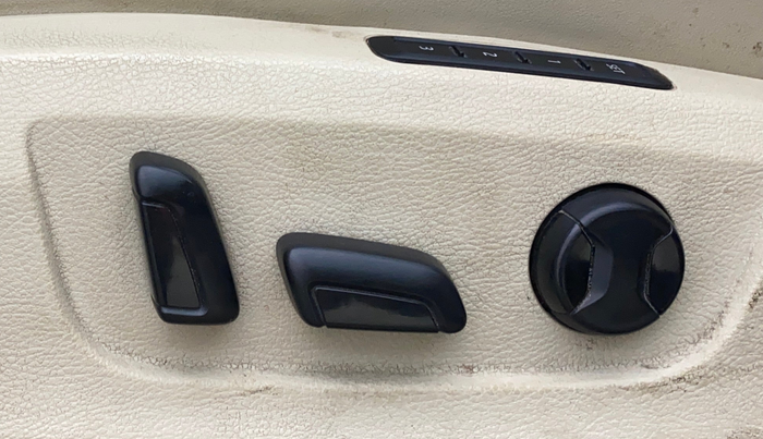 2018 Skoda Superb STYLE 1.8 TSI AT, Petrol, Automatic, 77,473 km, Driver Side Adjustment Panel