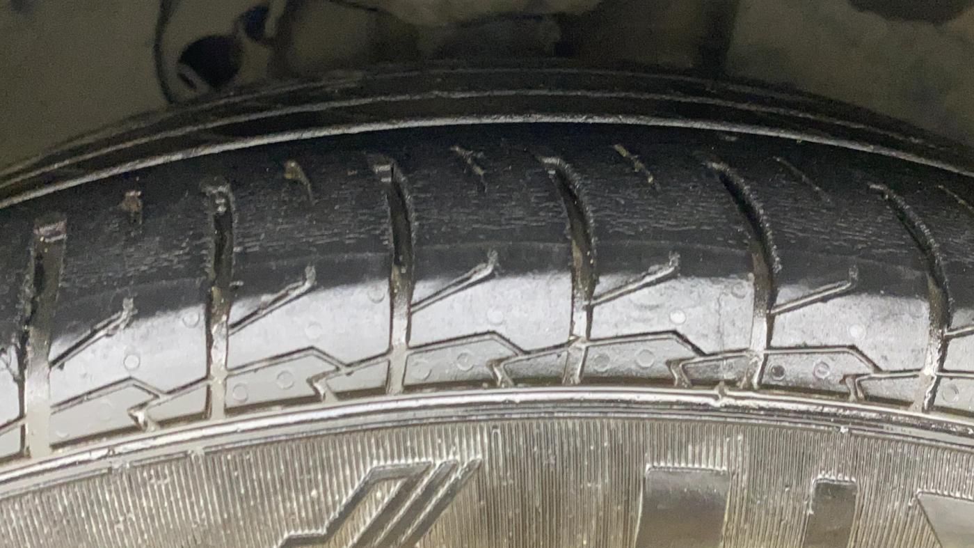 2018 Skoda Superb STYLE 1.8 TSI AT, Petrol, Automatic, 77,473 km, Right Front Tyre Tread